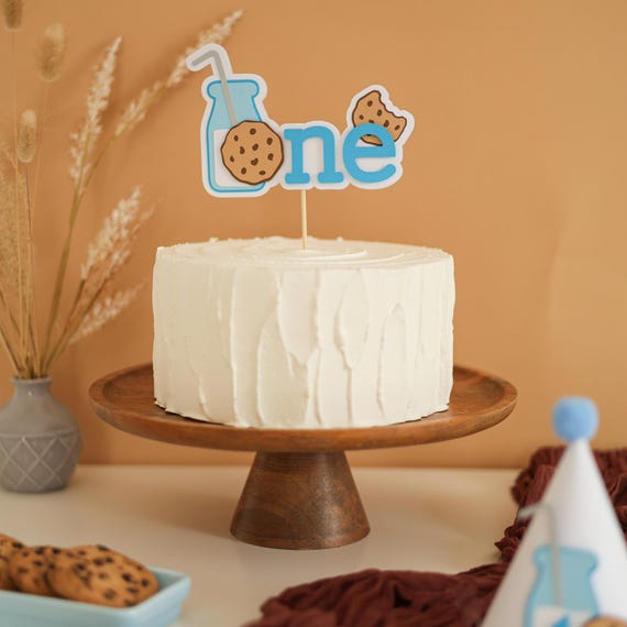 Decorazione per torta con latte e biscotti - Decorazione per compleanno di un dolce bambino - Italia