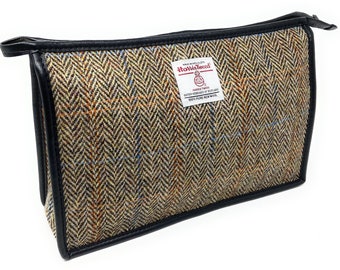 Harris Tweed Wash Bag – Brown Herringbone Wool, Waterproof Lining, Toiletry Case with Zip Closure