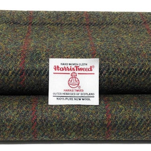 Tissu Harris Tweed - Mélange de verts et pure laine à carreaux noirs et rouges