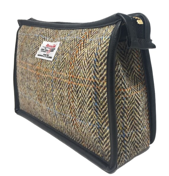 Authentic Harris Tweed Washbag Waterproof Brown Herringbone LB2102 COL 7 Authentic Harris Tweed Washbag Waterproof Brown Herringbone LB2102 COL 7