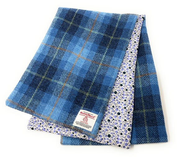 Sciarpa foderata in Harris Tweed in tartan blu con cotone Lawn