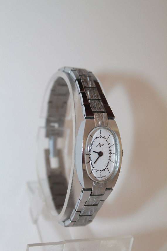 Luch Ray 16 Jewels.mechanical movement, rectangle dial, comes with brand new leather band USSR womens watch bracelet Luch !