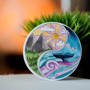 Pegatinas ~ Pegatinas Yin Yang Sol Luna Océano Montañas Ballena ~ Ilustraciones originales dibujadas a mano ~ Holográficas a prueba de agua