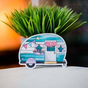 Stickers ~ Sticker Happy Camper Vintage Trailer ~ Leuke leuke inspirerende zomerkampeersticker ~ Originele illustraties ~ waterdicht holografisch