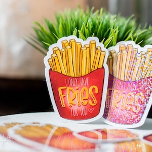 Pegatinas ~ "Solo tengo papas fritas para ti" ~ Papas fritas ~ Pegatina de aniversario de amor para San Valentín ~ Ilustraciones originales ~ Holográficas a prueba de agua