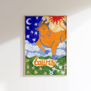 Puede incluir: Pintura enmarcada que representa el signo zodiacal de Tauro. La obra de arte muestra un toro naranja sobre un fondo de cielo nocturno azul con estrellas y una luna creciente. La palabra "Taurus" está escrita en naranja.