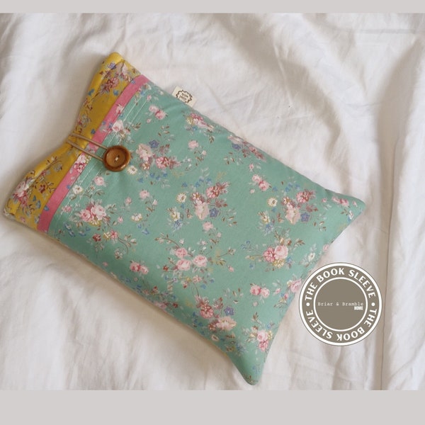 Pretty Pastels Padded Reading Book Sleeve / Green Yellow Floral Ditsy Spring Kindle Snug with Pocket / Cover for Diary / Cosy Bookworm Gift