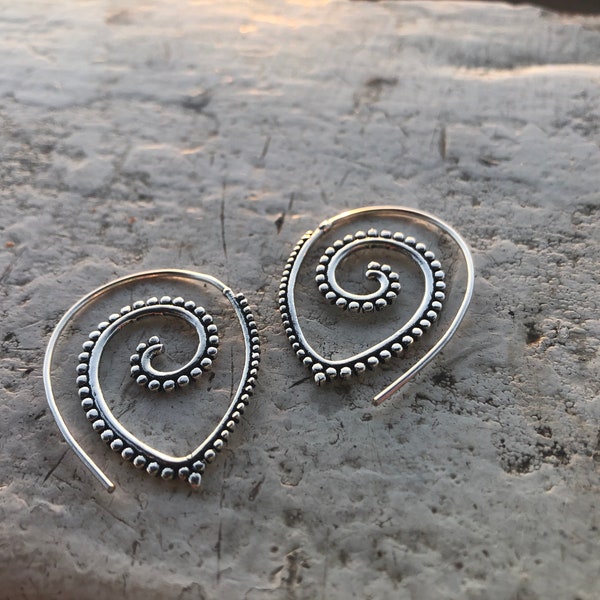 Pendientes en espiral, impresionantes aros en espiral, diseño délicat, pendientes boho, pendientes étnicos