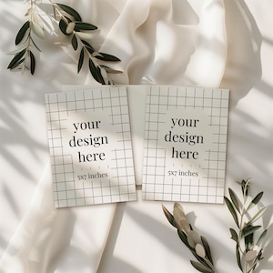 Mockup trouwkaarten suite 5 x 7, twee minimalistische boho-uitnodigingskaarten mock-up, dubbele kaart mockup suite, canvas mockup slim object + JPG