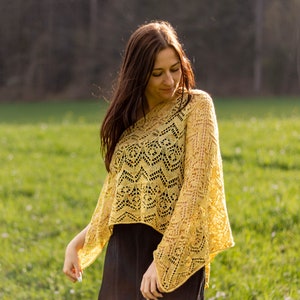 AKIKO Shawl / knitting pattern / triangular scarf / openwork pattern / German