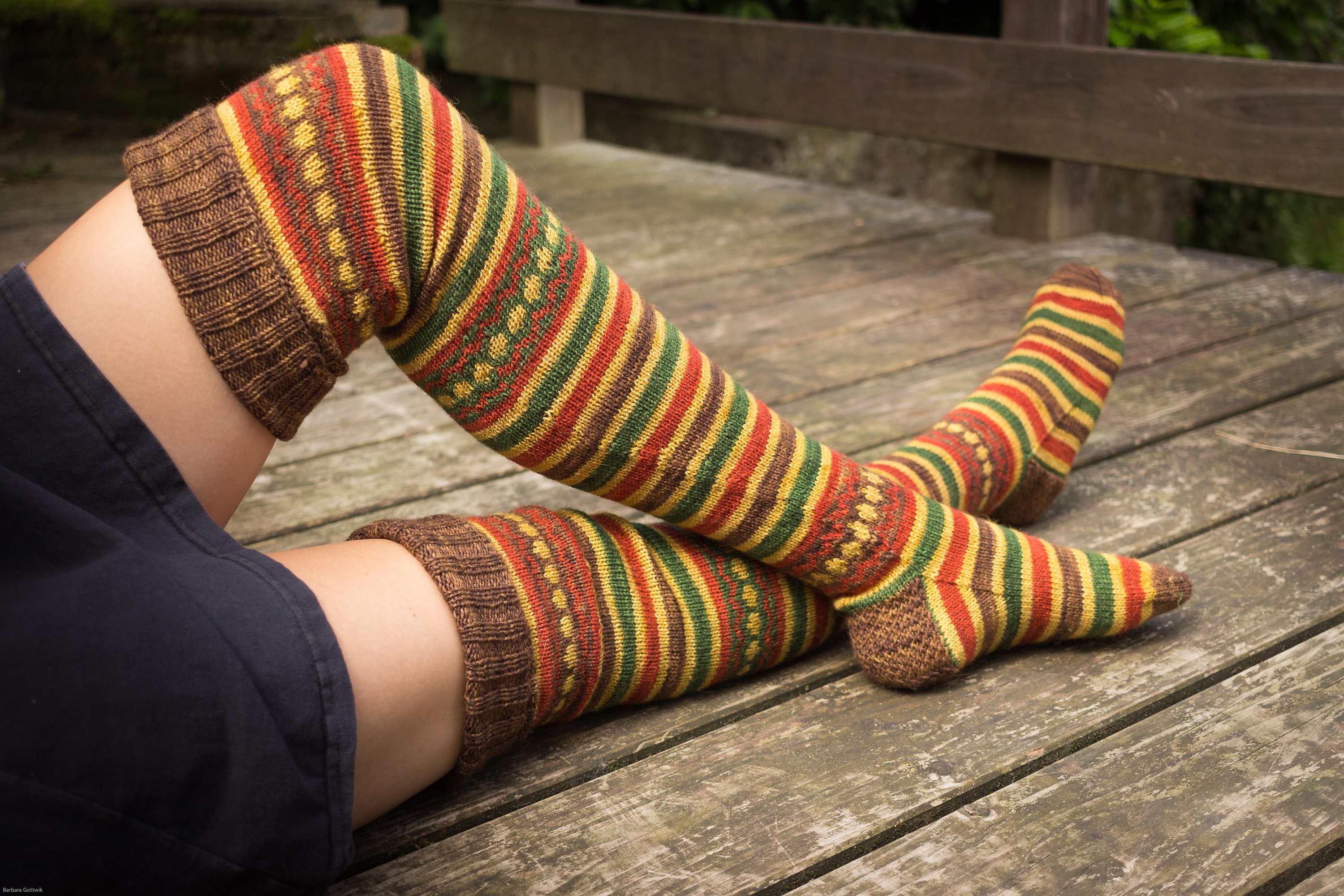 Calze Lunghe Sopra Il Ginocchio A Righe Multicolore - Donna, Morbide Ed Elastiche, Taglia Unica (Nero E Giallo) - 2