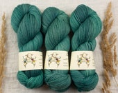 SMARAGD / Natural Merino DK / grün / handgefärbt / 100% Merinowolle / non-superwash / mulesingfrei / 250m/100g - 15,90Euro/100g