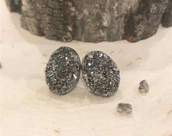 Silver Druzy Earrings, Clip On Earrings, Chrome Oval Studs, Silver Glittery Oval Druzy Stud Earrings, Gunmetal Sparkly Earrings, Minimalist