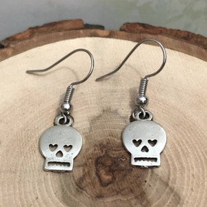 Skull Earrings, Silver Skull Dangle Earrings, Day of the Dead Earring, El Dia de los Muertos