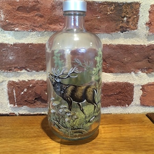 Stag Designs on Heavey Base 500ml Round Screw Top Glass Bottle