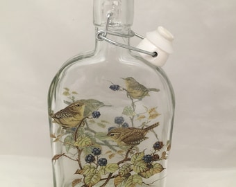 Desenhos de Wren Bird em garrafa flip top de gin Sloe de 500 ml com rolha de cerâmica