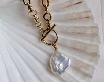Vinnie - Keshi pearl toggle necklace