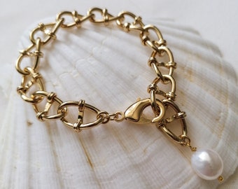 Elodie - pearl charm bracelet