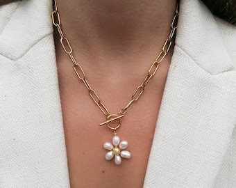 Collier à bascule marguerite, collier chaîne en or, collier de fleurs épaisses, bijoux en perles d'eau douce, accessoire de mode, cadeau pour un ami