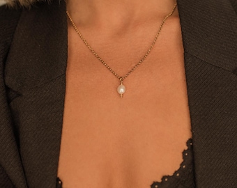 Baroque pearl pendant necklace on rolo chain, tarnish resistant gold stainless steel jewelry