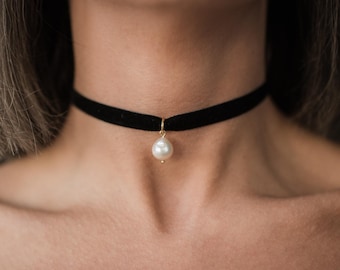 Velvet choker with big freshwater pearl pendant, Edison pearl vintage style jewelry