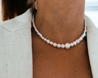Camelia - graduated pearl necklace