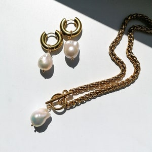 Große Perlen Creolen, große Barique Perlen Ohrringe, Flameball Perlenschmuck, Geschenk für sie Bild 4
