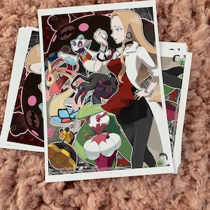 Pode incluir: Uma pilha de impressões de arte com uma ilustração colorida de uma mulher e várias criaturas de fantasia. A mulher tem cabelo loiro e usa um top vermelho e um casaco branco. As impressões estão em uma superfície rosa e difusa.