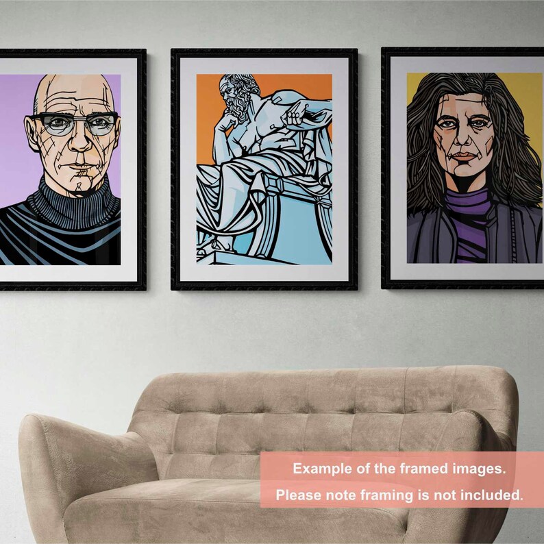 Puede incluir: Tres ilustraciones enmarcadas, cada una con una persona diferente. La primera ilustraci&oacute;n es de un hombre con gafas y un jersey de cuello alto negro. La segunda ilustraci&oacute;n es de un hombre sentado en un trono. La tercera ilustraci&oacute;n es de una mujer con el pelo largo y oscuro que lleva una camisa morada.