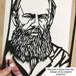 Peut inclure: Portrait d'un homme barbu en d&eacute;coupe de papier noir et blanc. L'impression est tir&eacute;e du design de ma d&eacute;coupe de papier originale.