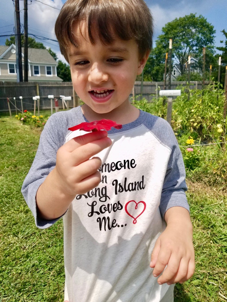 Someone on Long Island Loves me. Toddler shirt gray Bild 2