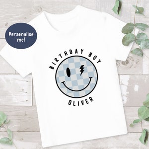 Geburtstagskind T-shirt: Kariertes Smiley-Gesicht, Andenken
