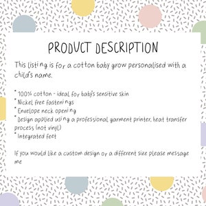 Op de afbeelding: Productbeschrijving voor een gepersonaliseerde baby-romper. De romper is gemaakt van 100% katoen, heeft nikkelvrije sluitingen, een envelophals en ge&iuml;ntegreerde voetjes. Het ontwerp wordt aangebracht met een professionele textielprinter en een warmtetransferproces.