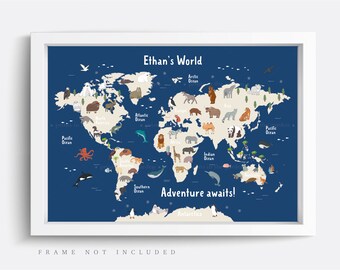 Peut inclure: Une carte du monde bleue et beige avec des illustrations d'animaux et le texte "Ethan's World" et "Adventure awaits!" imprimé dessus.