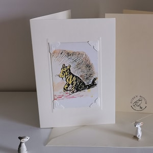 Carte de voeux/anniversaire faite main. Véritable carte à jouer vintage, années 1970 ; Tigrou. E H berger ; Tigre, ami de l'ourson et du porcelet. Rebondir,
