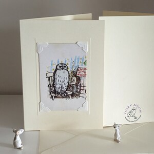 Carte de voeux/anniversaire ou carte de Noël faite main. Véritable carte à jouer vintage, années 1970 ; Chouette - Wol - E H berger ; hibou sage, copains, oiseau, cerveau