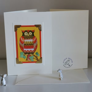 Carte de voeux/anniversaire faite main. Véritable carte à jouer vintage, années 1980 ; Hibou, oiseau rétro, kitsch, hibou sage, examen félicitations bonne chance