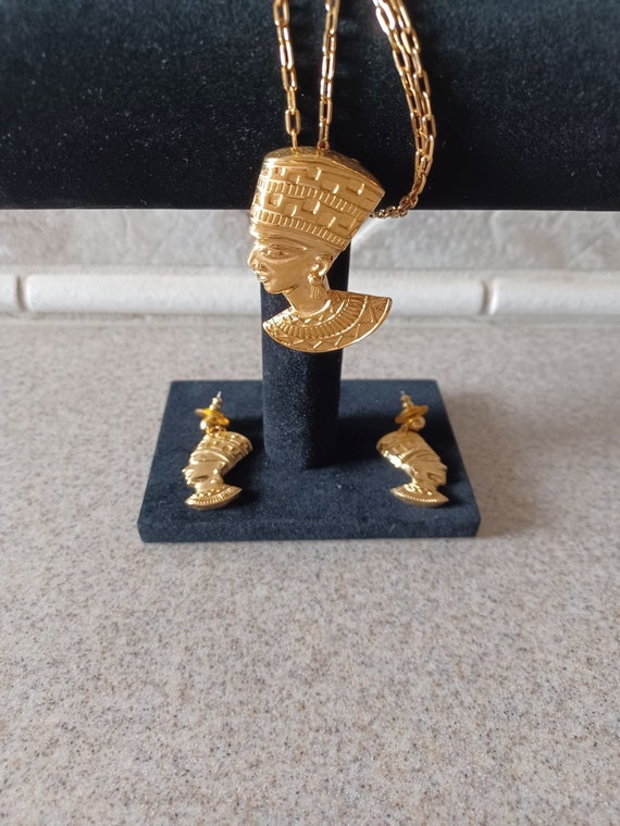 Vintage Avon Egyptian Queen Nefertiti Gold Tone 28