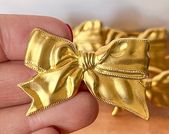 Set of 8 Gold Bow Napkin Rings. Vintage Metal Gold Bow Knot Napkin Rings.