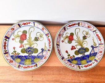 Pair of Small Round Italian Faenza Garafano Plates