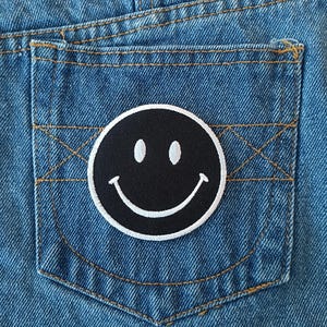 Smiley schwarz Emo Icon Cool Badge Patch Aufnäher für Jacken Jeans Mützen T-Shirt DIY Einzigartiges Geschenk