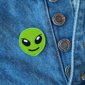 Mini Small Green Alien UFO - Cartoon Patch - Iron On Patches - Patches for Jackets, Jean , Cap - Cool Badge Size 3.4 cm (W) x 3.7 cm (H)