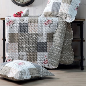 FLOWER PATTERN QUILT