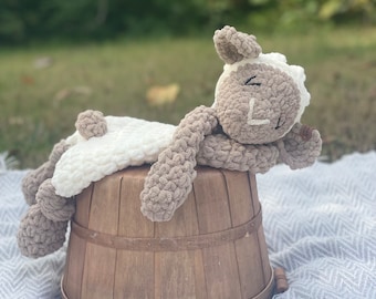 Crochet baby lamb snuggler, free shipping, knotted lovey, baby lamb, crochet lovey, newborn, baby gift, woodland nursery decor.