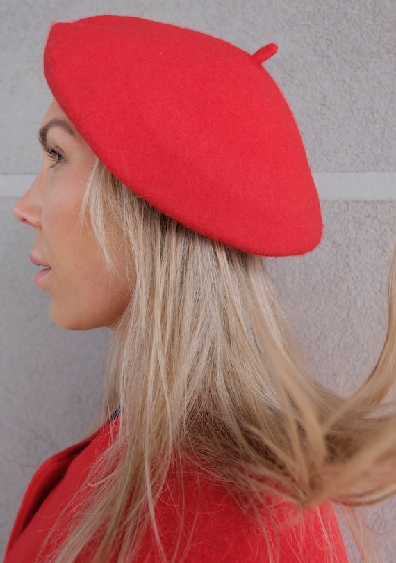Vintage / trendy french style red wool beret hat