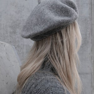 Vintage / trendy french style wool beret hat