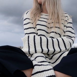 Vintage / oversized sweater / dark blue and off white striped jumper / knitted cotton sweater / image 3