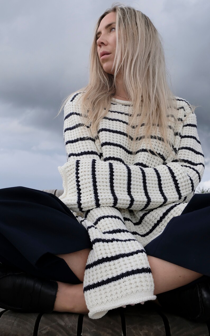 Vintage / oversized sweater / dark blue and off white striped jumper / knitted cotton sweater / image 3