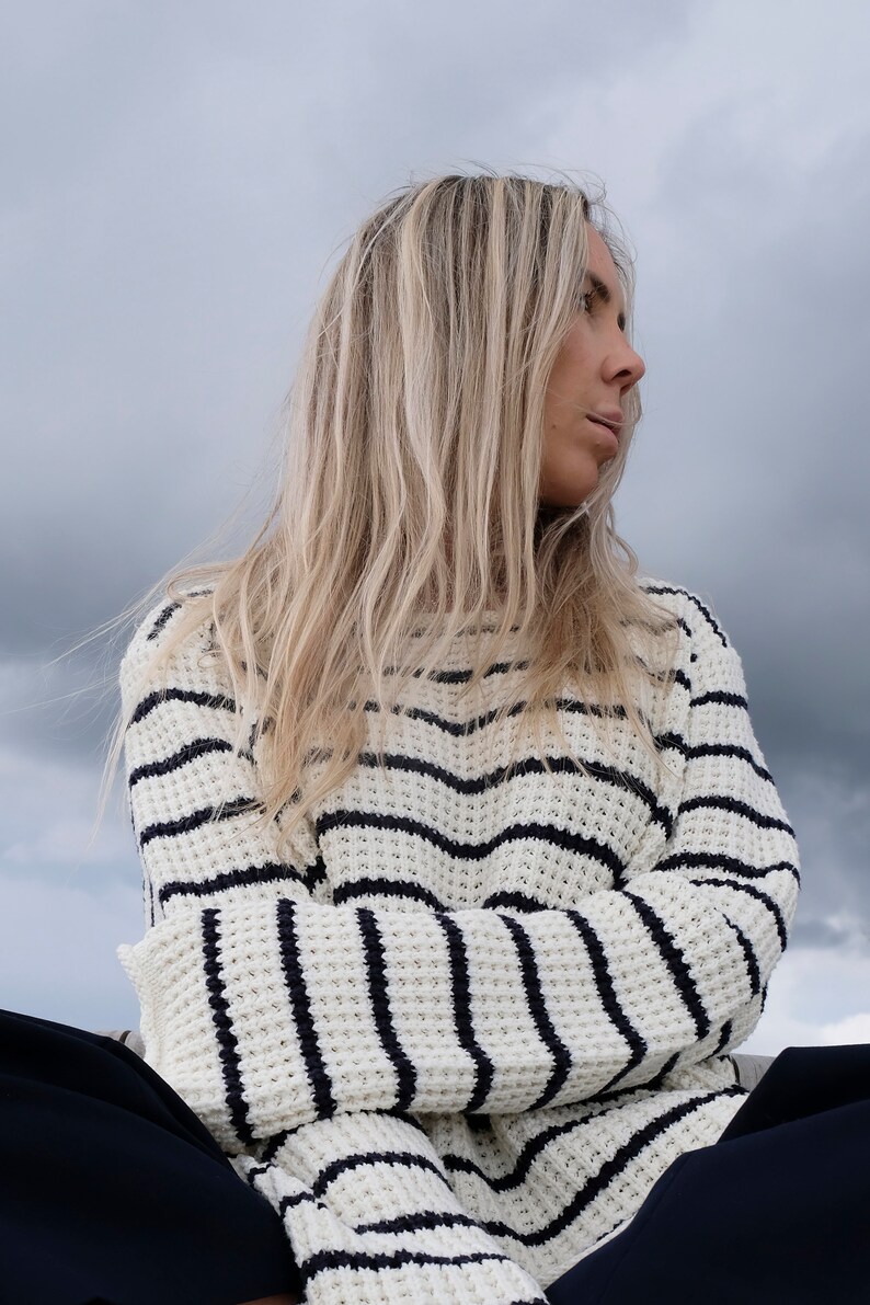 Vintage / oversized sweater / dark blue and off white striped jumper / knitted cotton sweater / image 5