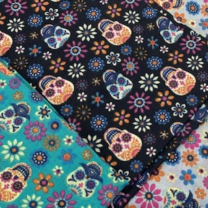Skull & Flowers Sugar Skulls Heads Scary Childrens POLYCOTTON Fabric - HALF A METRE Lightweight Sewing Craft Bunting Accessories x